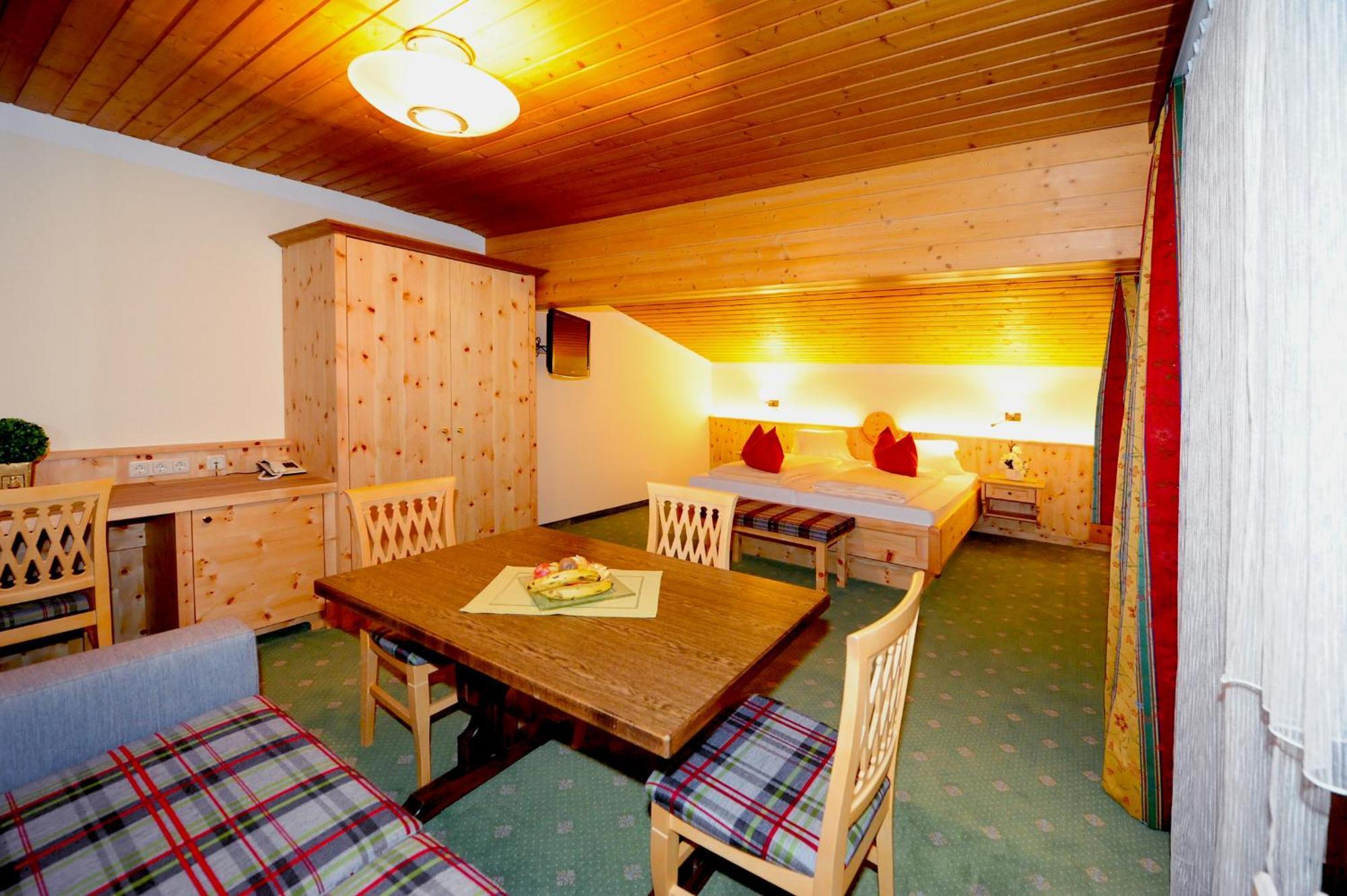 Ski In Ski Out Hotel Unterellmau Saalbach-Hinterglemm Phòng bức ảnh